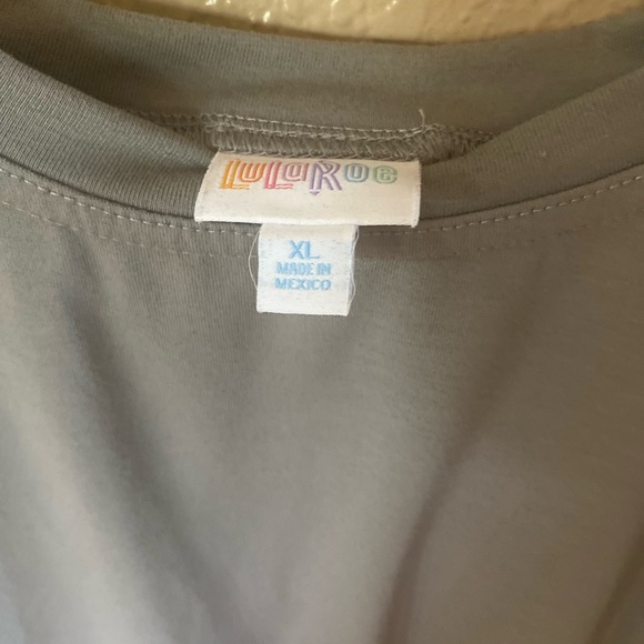 Lularoe tops - Picture 8 of 8